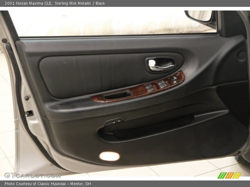 Sterling Mist Metallic / Black 2001 Nissan Maxima GLE
