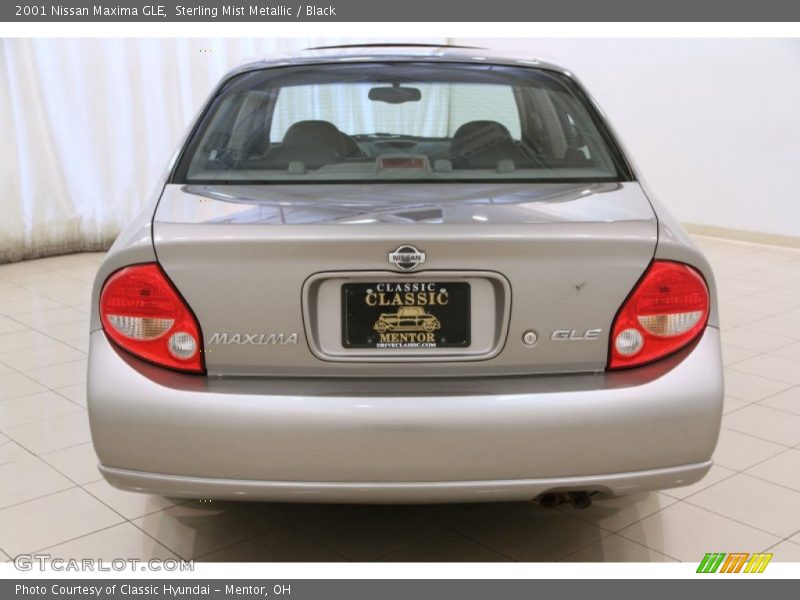 Sterling Mist Metallic / Black 2001 Nissan Maxima GLE