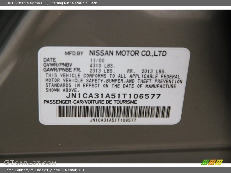 Sterling Mist Metallic / Black 2001 Nissan Maxima GLE