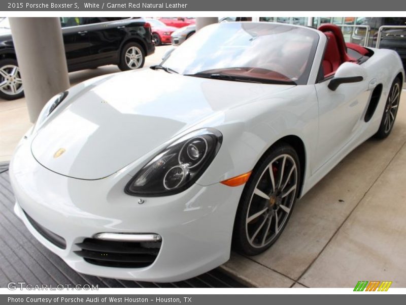 Front 3/4 View of 2015 Boxster S