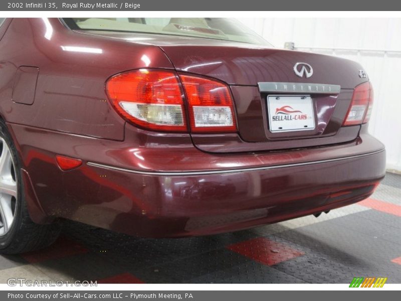 Royal Ruby Metallic / Beige 2002 Infiniti I 35