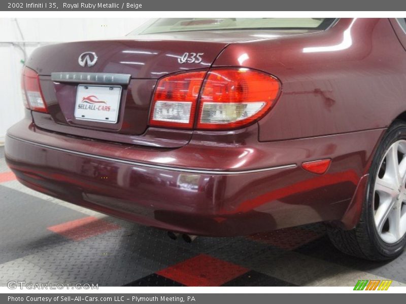 Royal Ruby Metallic / Beige 2002 Infiniti I 35