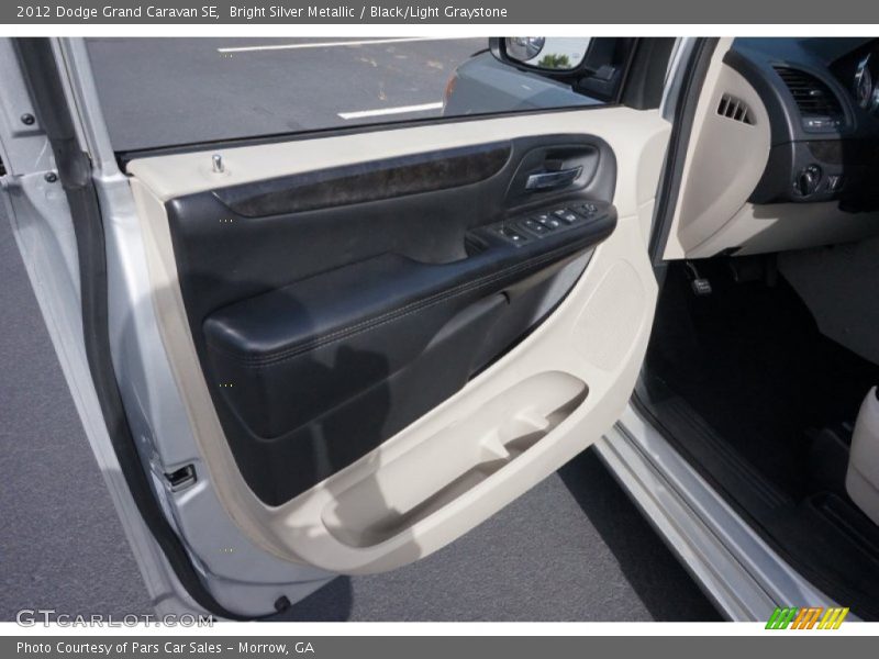 Bright Silver Metallic / Black/Light Graystone 2012 Dodge Grand Caravan SE