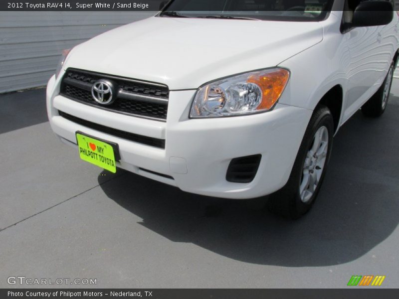 Super White / Sand Beige 2012 Toyota RAV4 I4