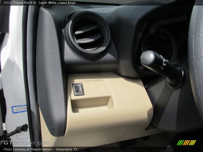 Super White / Sand Beige 2012 Toyota RAV4 I4