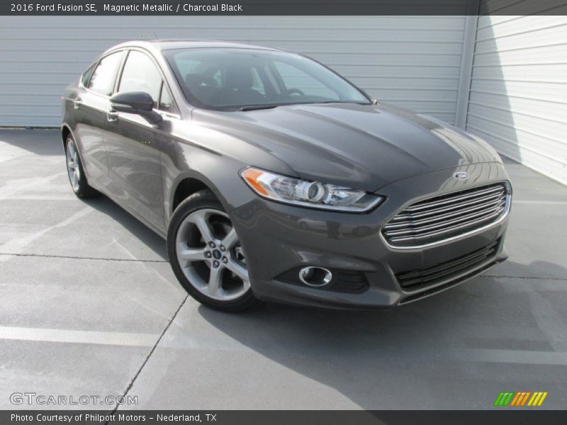 Front 3/4 View of 2016 Fusion SE