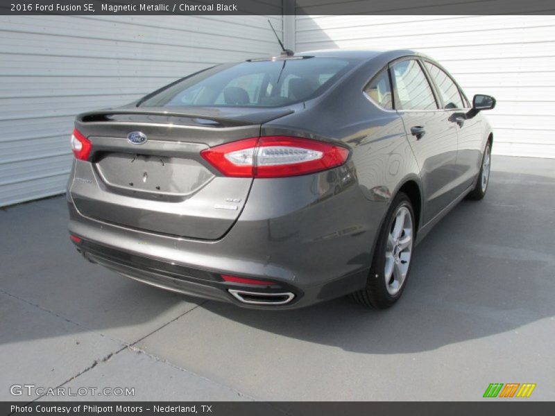 Magnetic Metallic / Charcoal Black 2016 Ford Fusion SE
