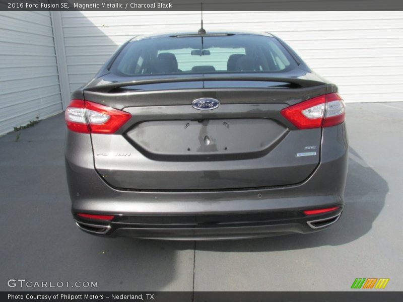 Magnetic Metallic / Charcoal Black 2016 Ford Fusion SE