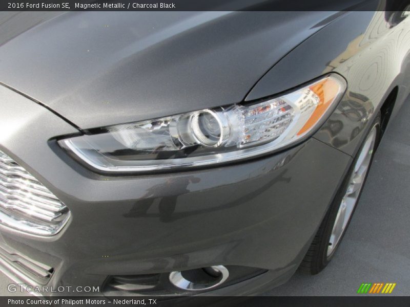 Magnetic Metallic / Charcoal Black 2016 Ford Fusion SE
