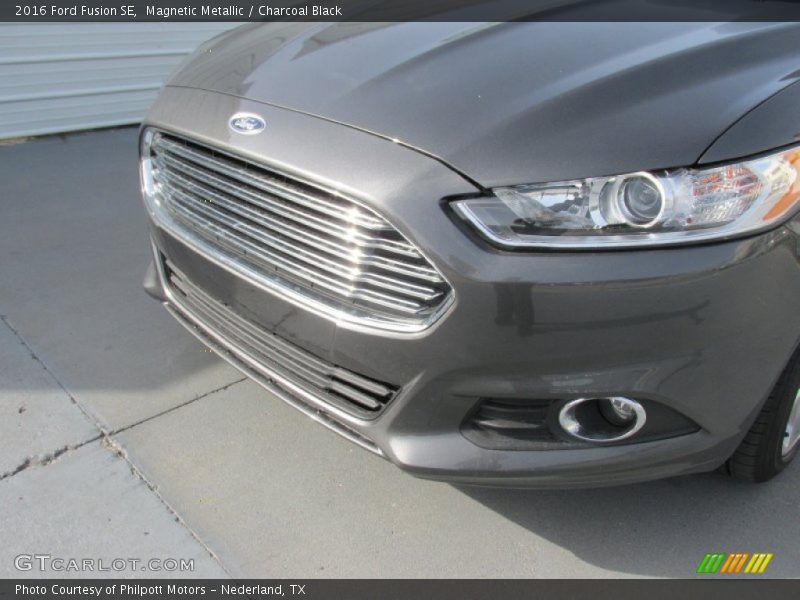 Magnetic Metallic / Charcoal Black 2016 Ford Fusion SE