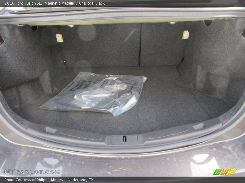 Magnetic Metallic / Charcoal Black 2016 Ford Fusion SE