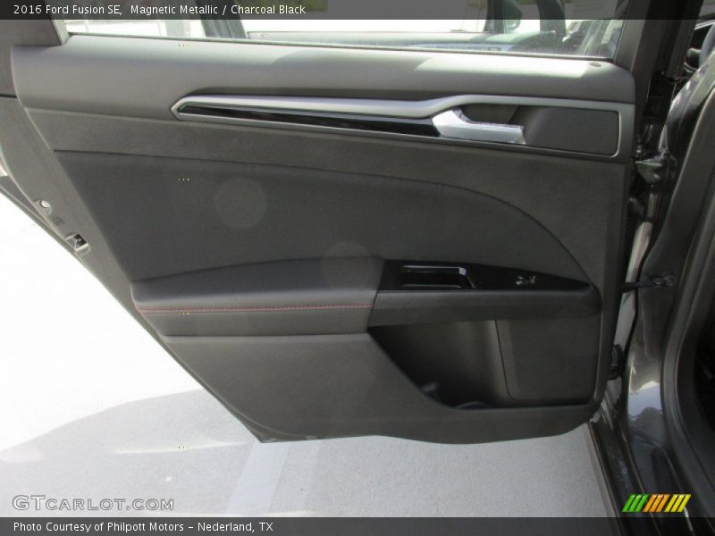 Magnetic Metallic / Charcoal Black 2016 Ford Fusion SE