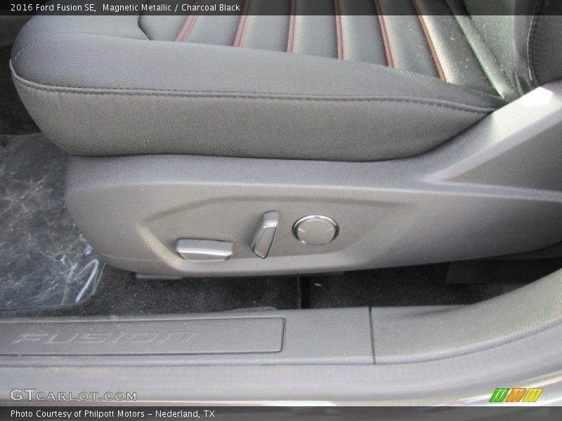 Magnetic Metallic / Charcoal Black 2016 Ford Fusion SE