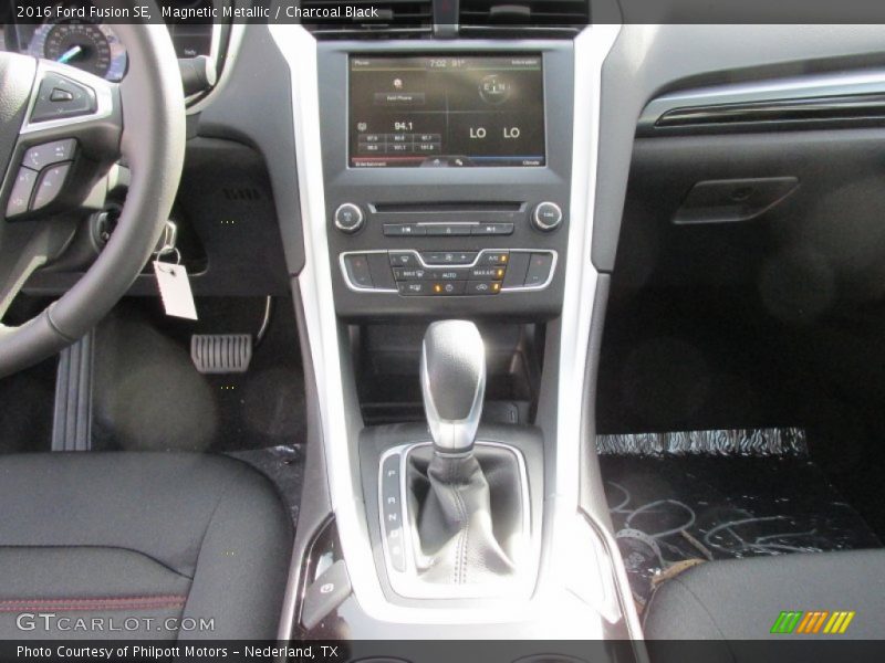 Magnetic Metallic / Charcoal Black 2016 Ford Fusion SE
