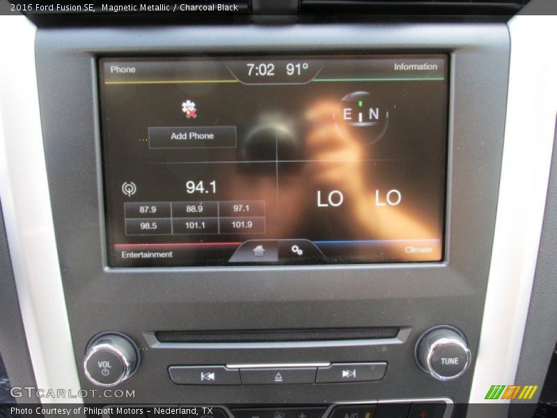 Magnetic Metallic / Charcoal Black 2016 Ford Fusion SE