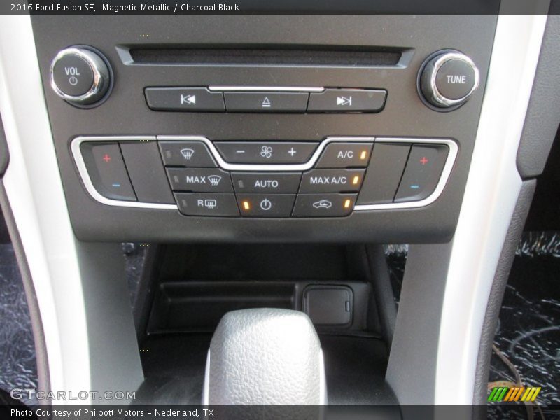 Magnetic Metallic / Charcoal Black 2016 Ford Fusion SE