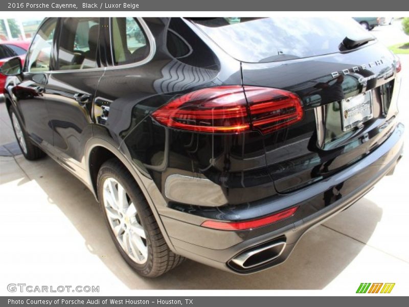 Black / Luxor Beige 2016 Porsche Cayenne