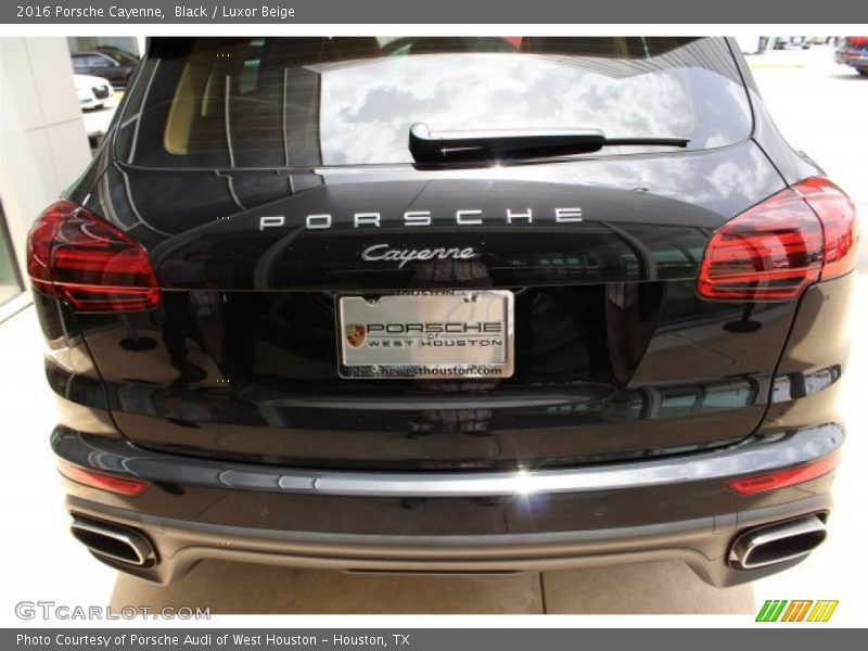 Black / Luxor Beige 2016 Porsche Cayenne