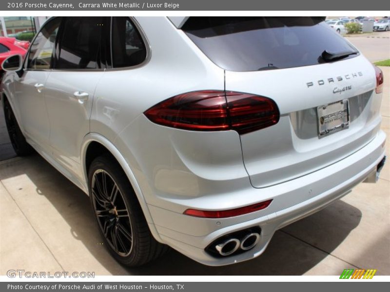 Carrara White Metallic / Luxor Beige 2016 Porsche Cayenne