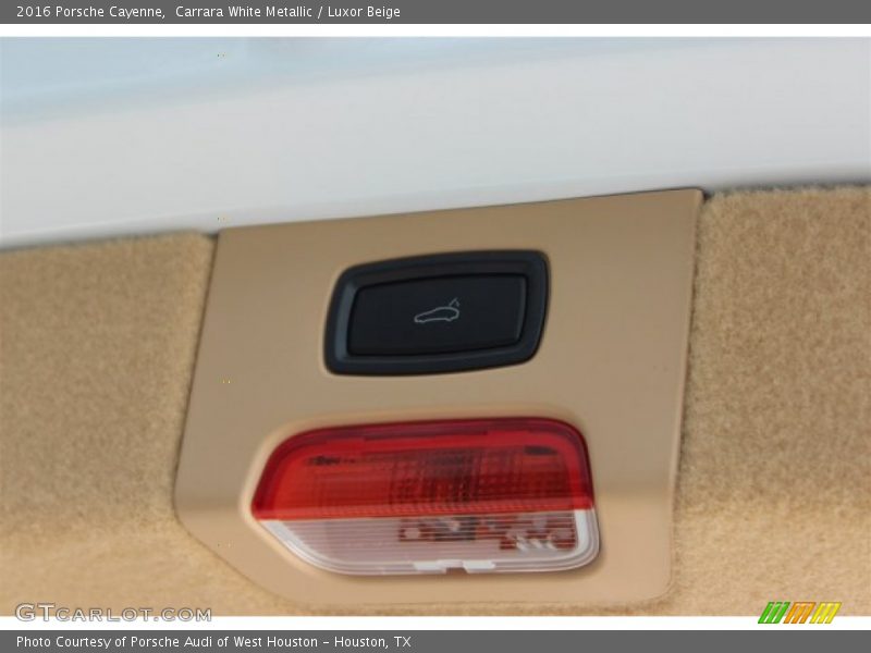 Carrara White Metallic / Luxor Beige 2016 Porsche Cayenne