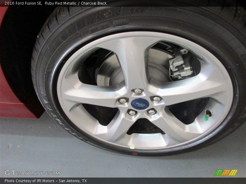 Ruby Red Metallic / Charcoal Black 2016 Ford Fusion SE