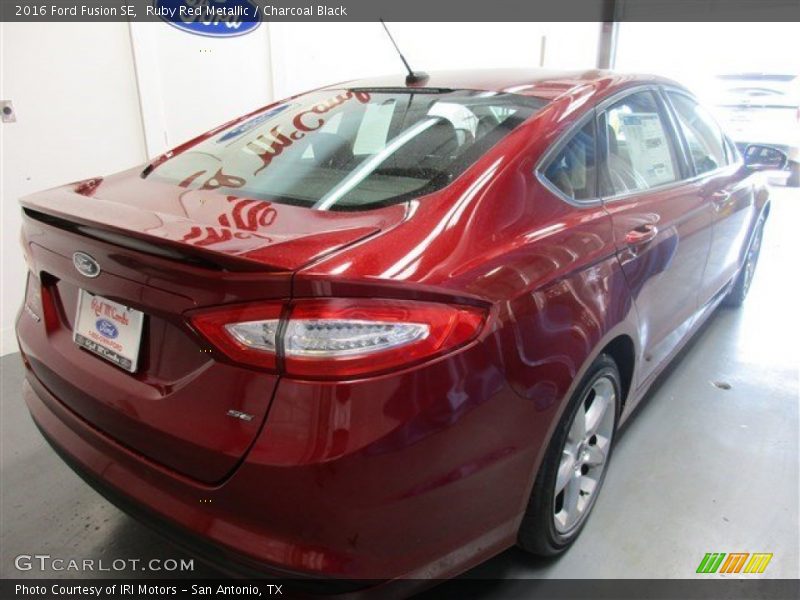 Ruby Red Metallic / Charcoal Black 2016 Ford Fusion SE