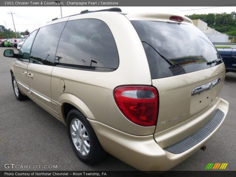 Champagne Pearl / Sandstone 2001 Chrysler Town & Country LXi