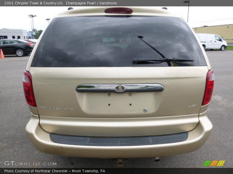 Champagne Pearl / Sandstone 2001 Chrysler Town & Country LXi