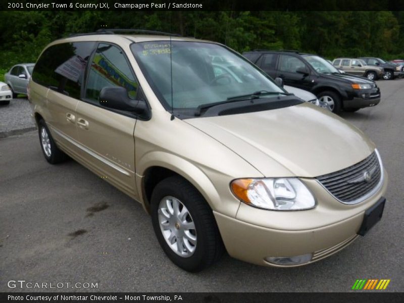 Champagne Pearl / Sandstone 2001 Chrysler Town & Country LXi