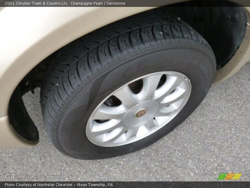 Champagne Pearl / Sandstone 2001 Chrysler Town & Country LXi