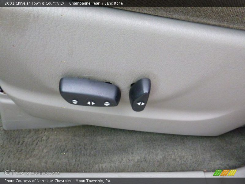 Champagne Pearl / Sandstone 2001 Chrysler Town & Country LXi
