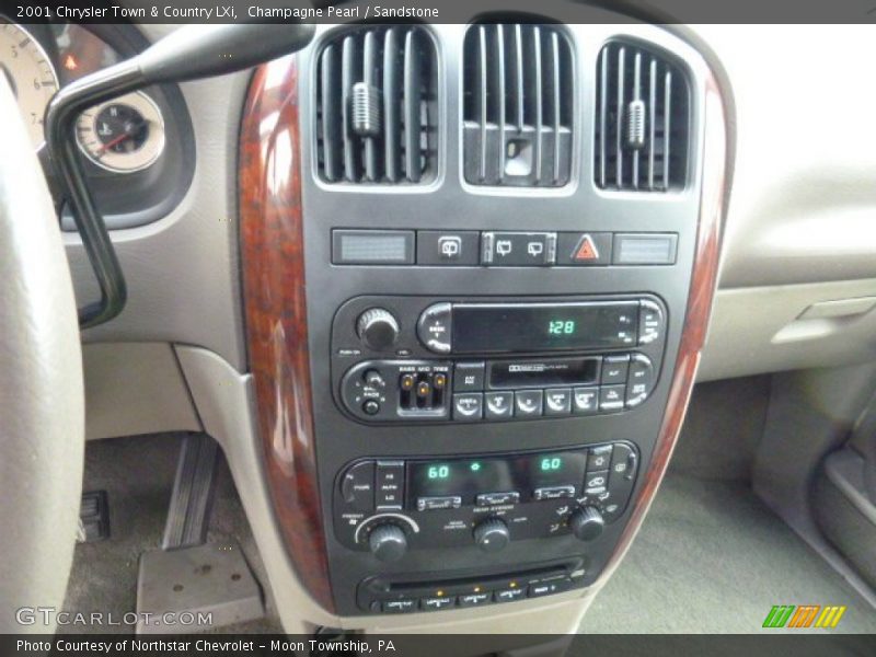 Champagne Pearl / Sandstone 2001 Chrysler Town & Country LXi