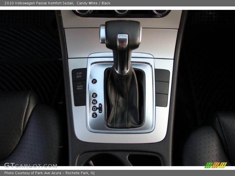 Candy White / Black 2010 Volkswagen Passat Komfort Sedan