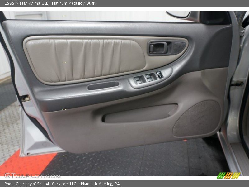 Platinum Metallic / Dusk 1999 Nissan Altima GLE