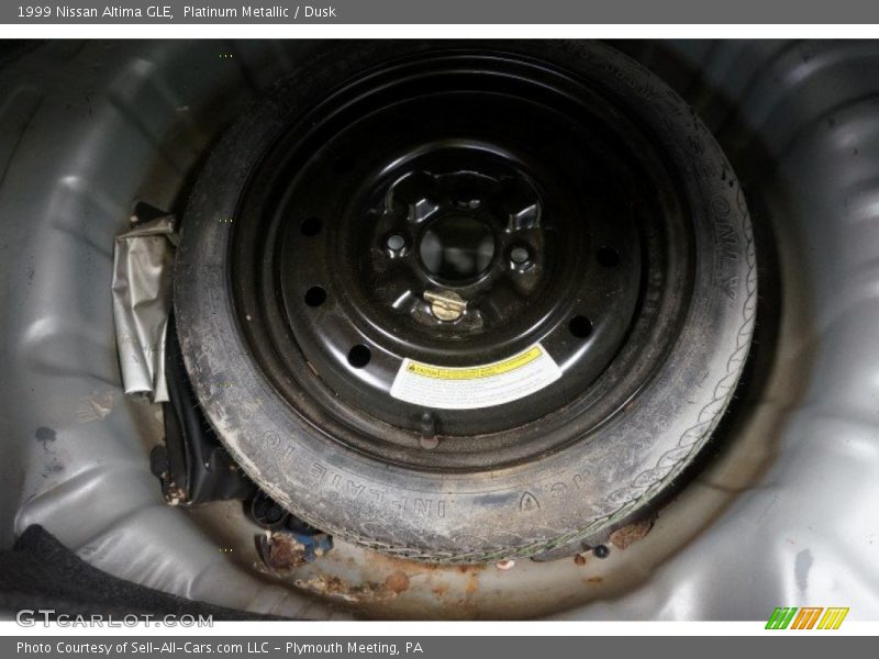 Platinum Metallic / Dusk 1999 Nissan Altima GLE