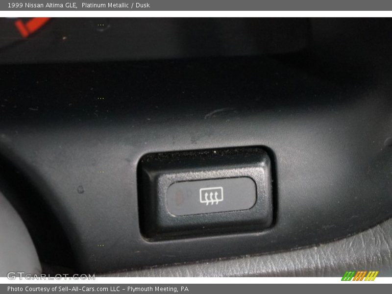 Platinum Metallic / Dusk 1999 Nissan Altima GLE