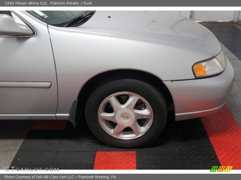 Platinum Metallic / Dusk 1999 Nissan Altima GLE