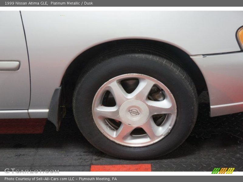 Platinum Metallic / Dusk 1999 Nissan Altima GLE