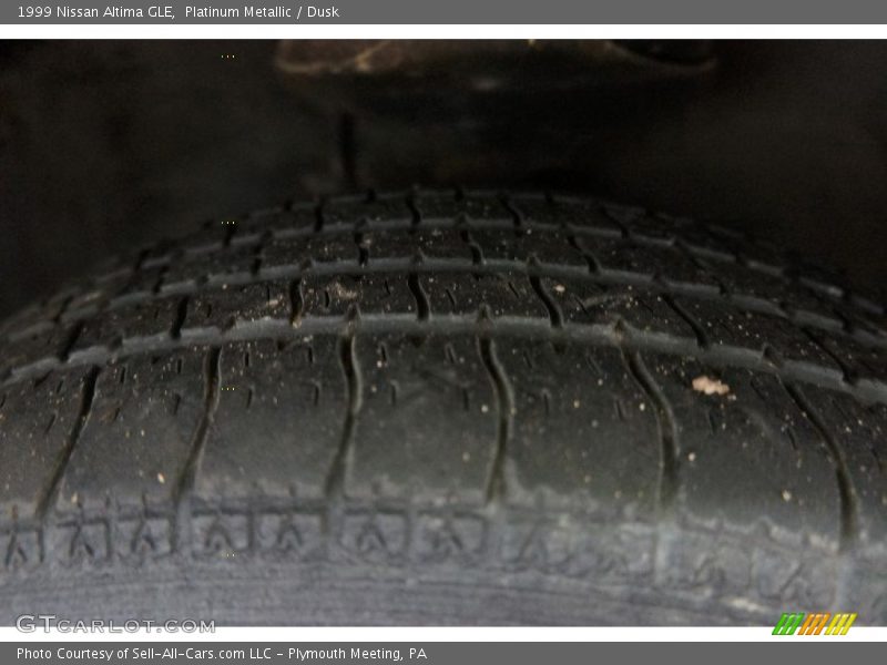 Platinum Metallic / Dusk 1999 Nissan Altima GLE