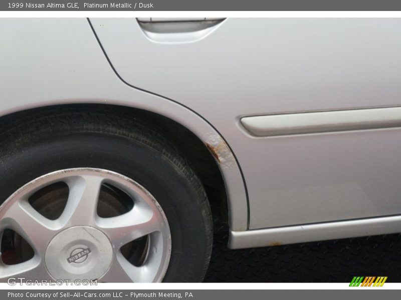 Platinum Metallic / Dusk 1999 Nissan Altima GLE