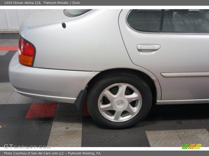 Platinum Metallic / Dusk 1999 Nissan Altima GLE