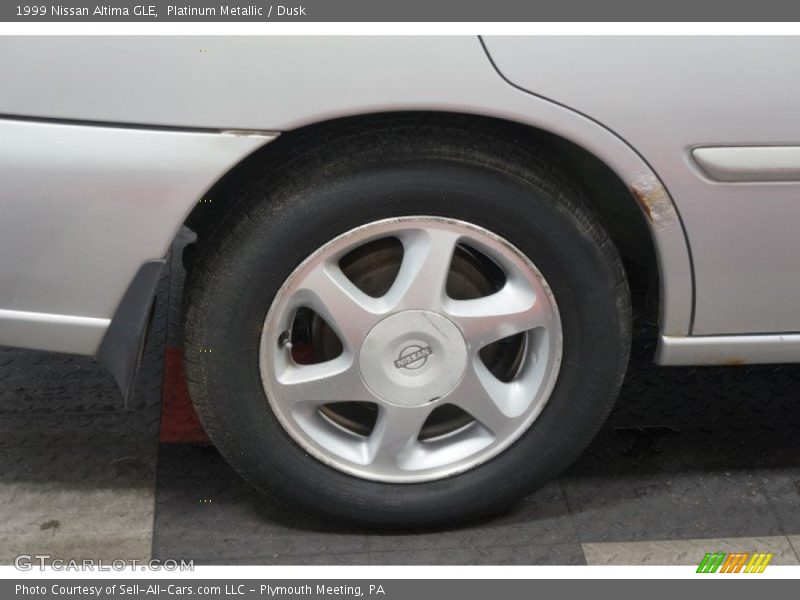 Platinum Metallic / Dusk 1999 Nissan Altima GLE