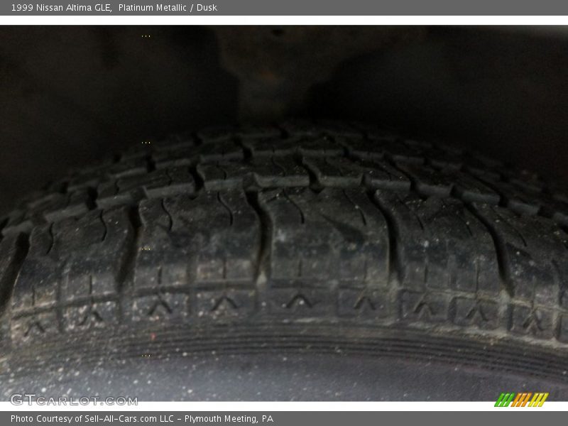 Platinum Metallic / Dusk 1999 Nissan Altima GLE