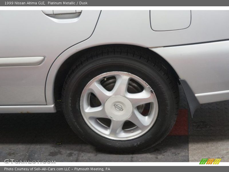 Platinum Metallic / Dusk 1999 Nissan Altima GLE
