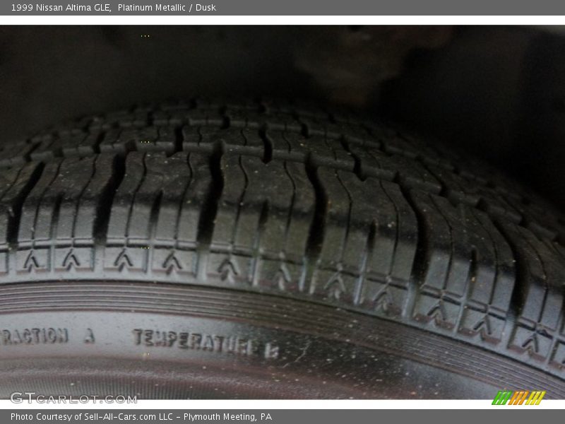 Platinum Metallic / Dusk 1999 Nissan Altima GLE
