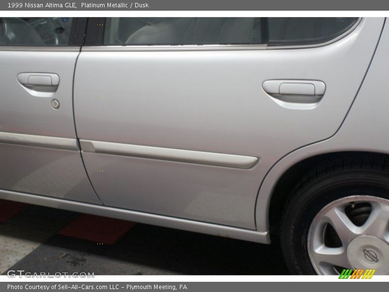 Platinum Metallic / Dusk 1999 Nissan Altima GLE