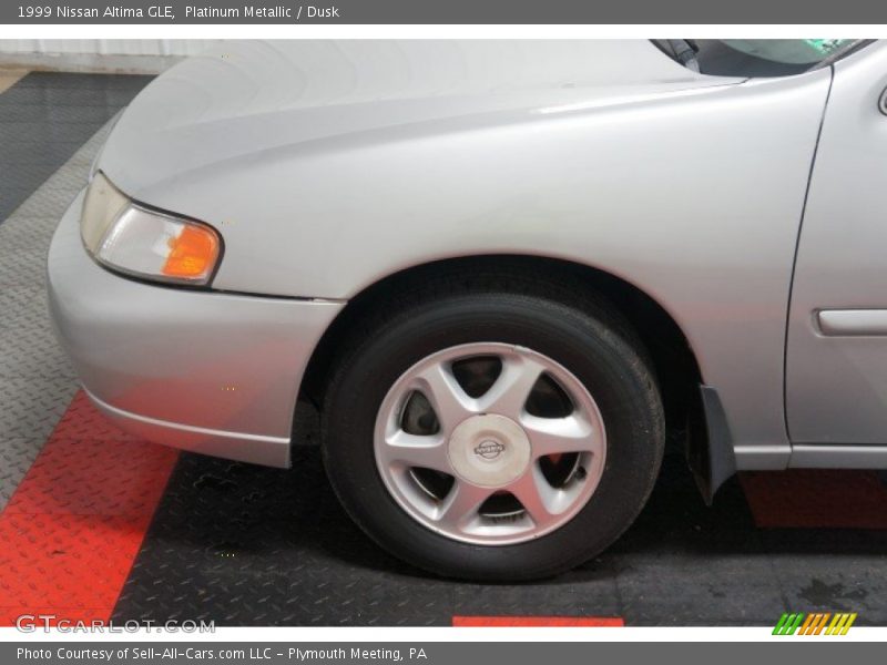 Platinum Metallic / Dusk 1999 Nissan Altima GLE