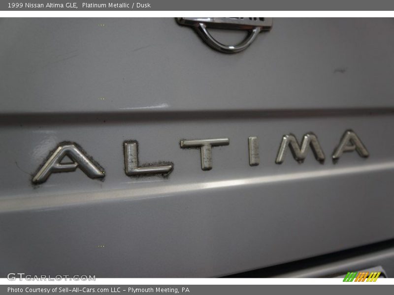Platinum Metallic / Dusk 1999 Nissan Altima GLE