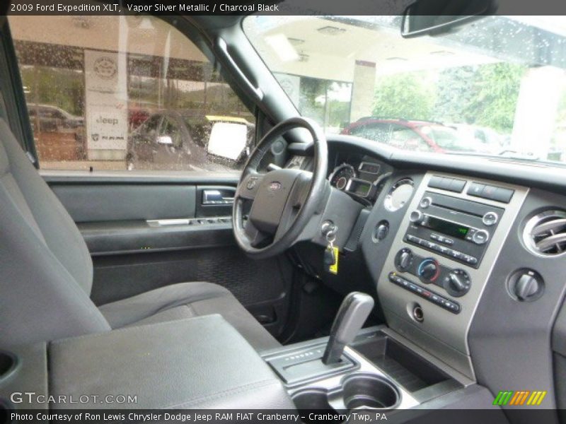 Vapor Silver Metallic / Charcoal Black 2009 Ford Expedition XLT