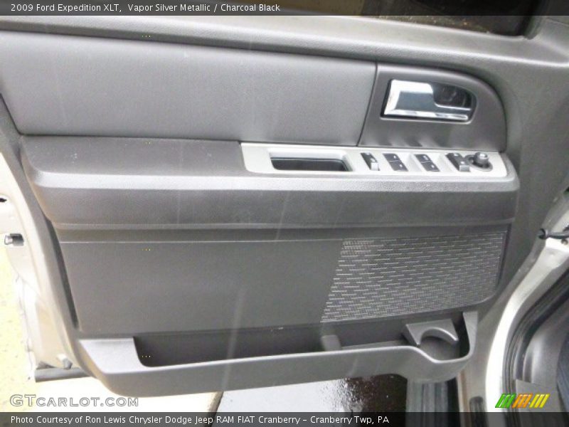 Vapor Silver Metallic / Charcoal Black 2009 Ford Expedition XLT